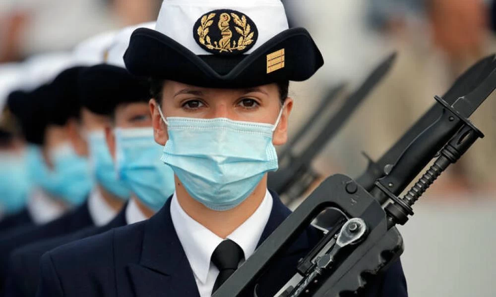 Για πρώτη φορά δεν έγινε η μεγάλη στρατιωτική παρέλαση στο Παρίσι